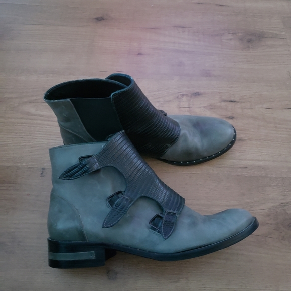 FRĒDA SALVADOR Leather Ankle Boots - Picture 6 of 16